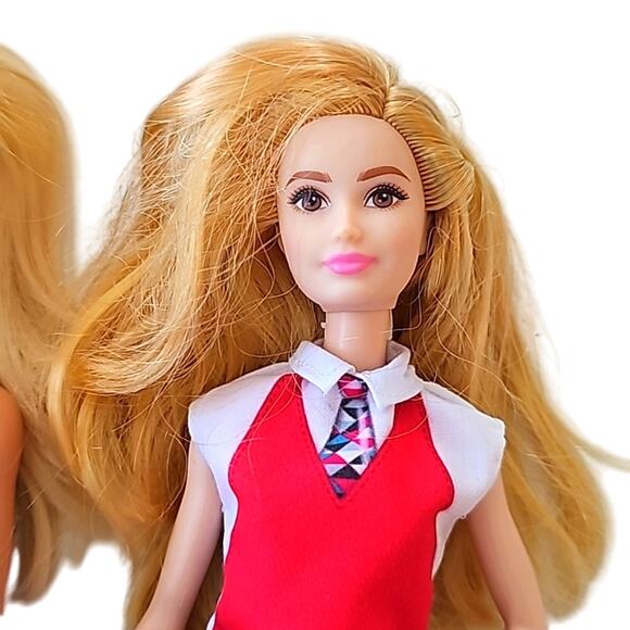 Lot of Five Blonde Haired Barbie's Four Blue Eyed One Brown Eyed All Have Outfit - Picture 5 of 12